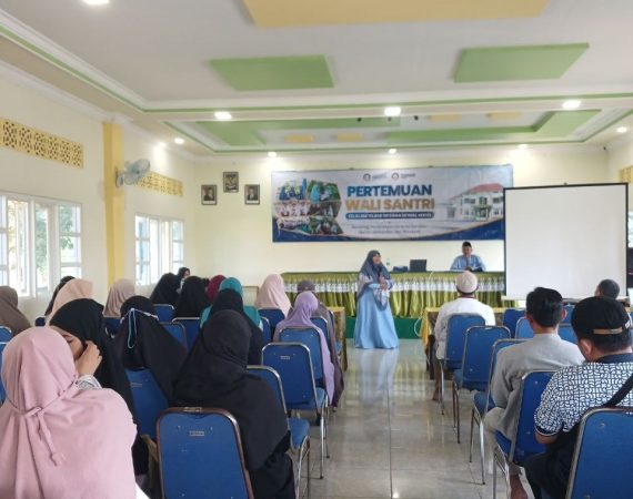 Pertemuan Wali Santri SDAI eLKISI di Auditorium Edupark eLKISI menghadirkan Dr. Rohmatin, M.Pd.