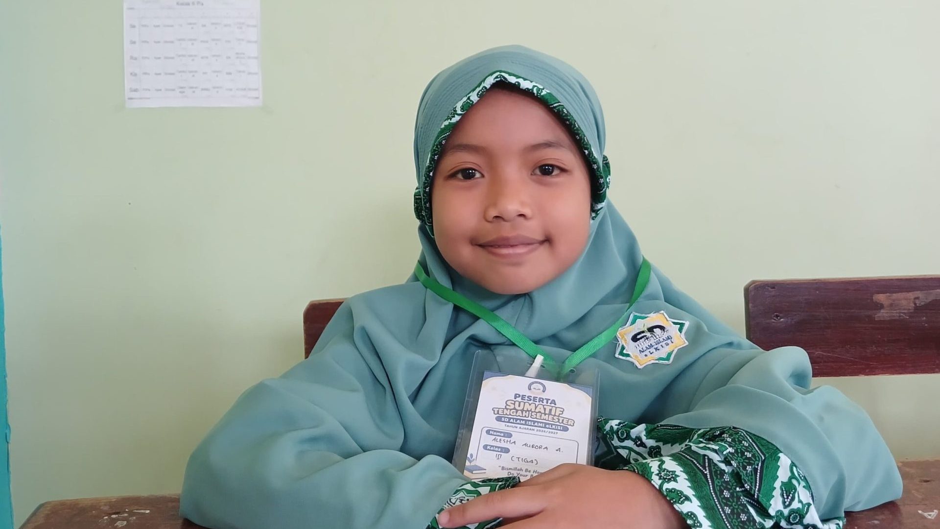 Alesha sukses tuntaskan 90 hadis berpredikat mumtaz saat setoran tahfiz hadis bersama Ustadzah Bayu Nurjanah di SDAI eLKISI