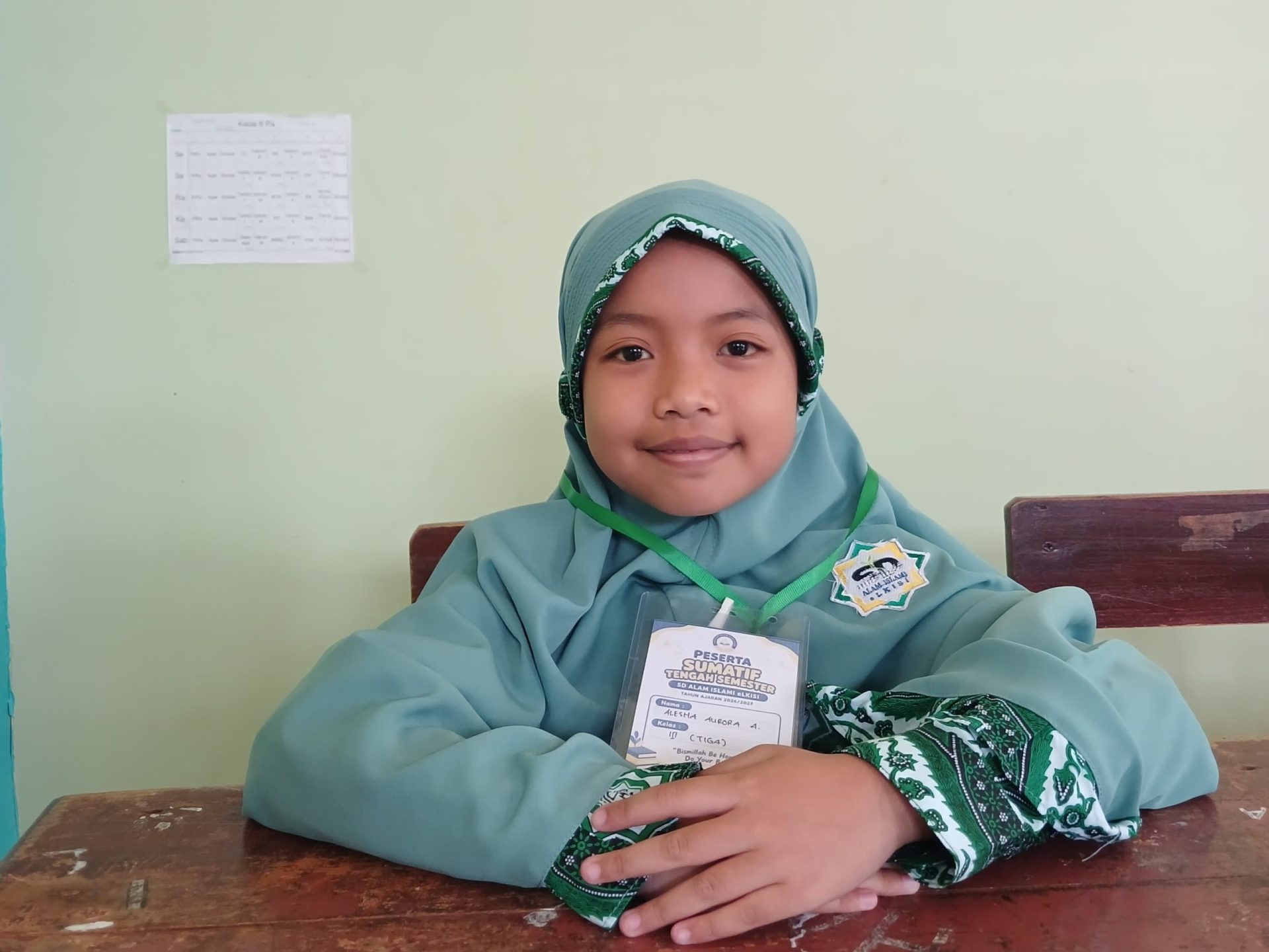 Alesha sukses tuntaskan 90 hadis berpredikat mumtaz saat setoran tahfiz hadis bersama Ustadzah Bayu Nurjanah di SDAI eLKISI