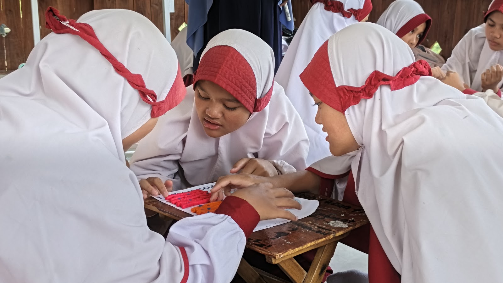 belajar-sains-asyik-santri-kelas-6-putri