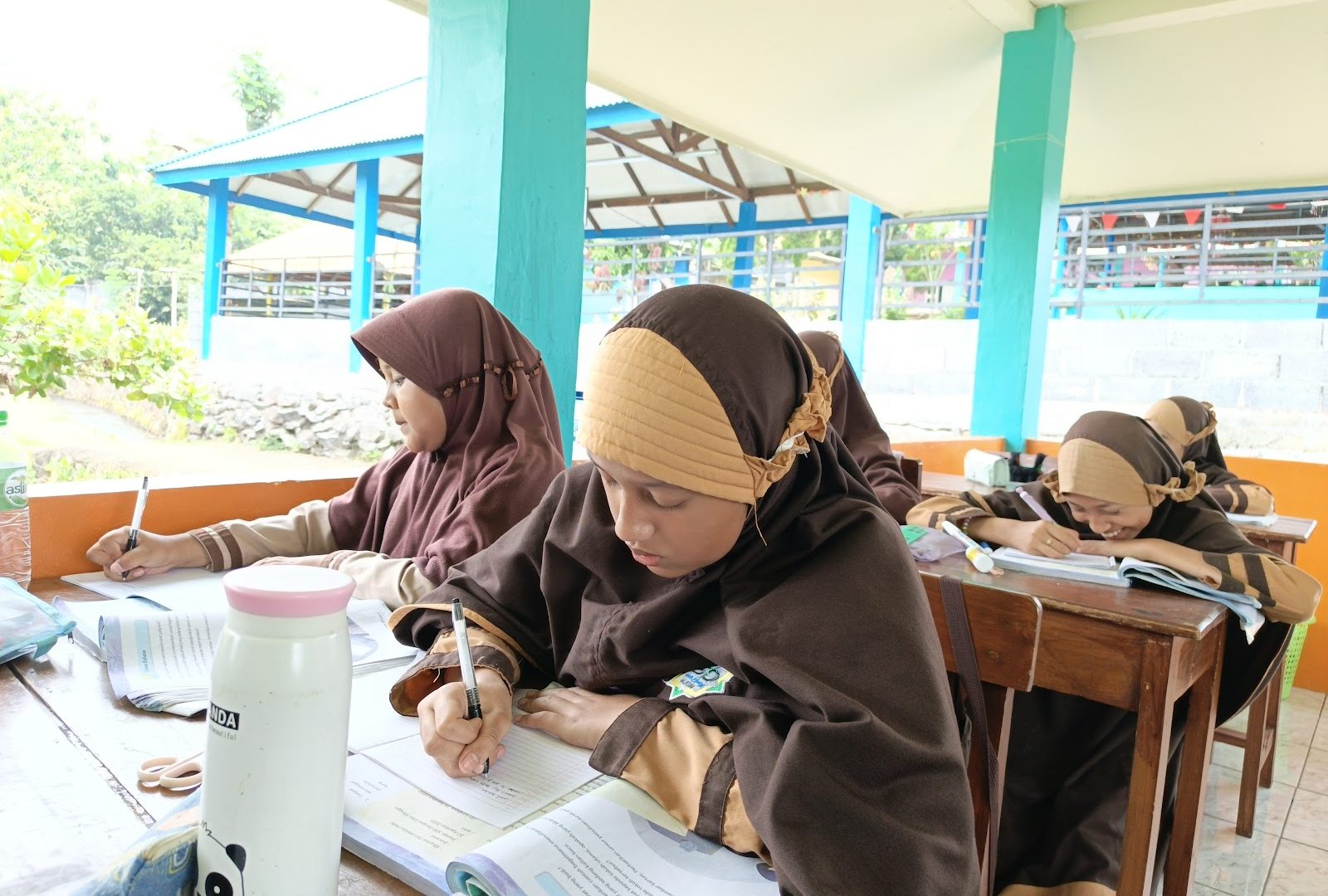 latih-keterampilan-bahasa-praktik-menuli