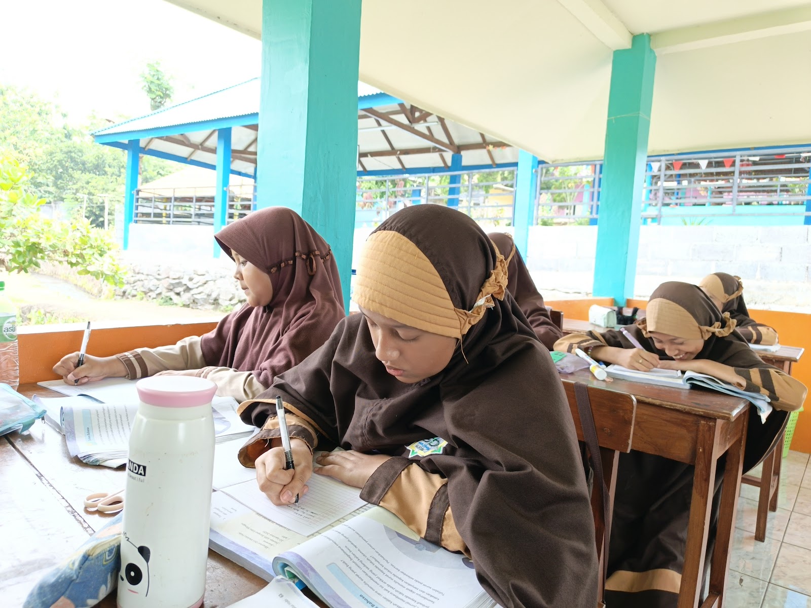 latih-keterampilan-bahasa-praktik-menuli