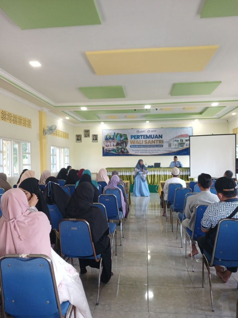 Pertemuan Wali Santri SDAI eLKISI di Auditorium Edupark eLKISI menghadirkan Dr. Rohmatin, M.Pd.