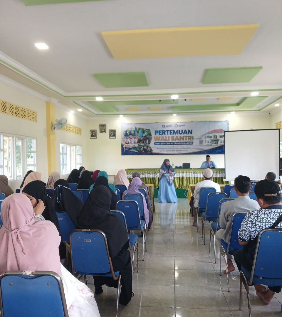 Pertemuan Wali Santri SDAI eLKISI di Auditorium Edupark eLKISI menghadirkan Dr. Rohmatin, M.Pd.