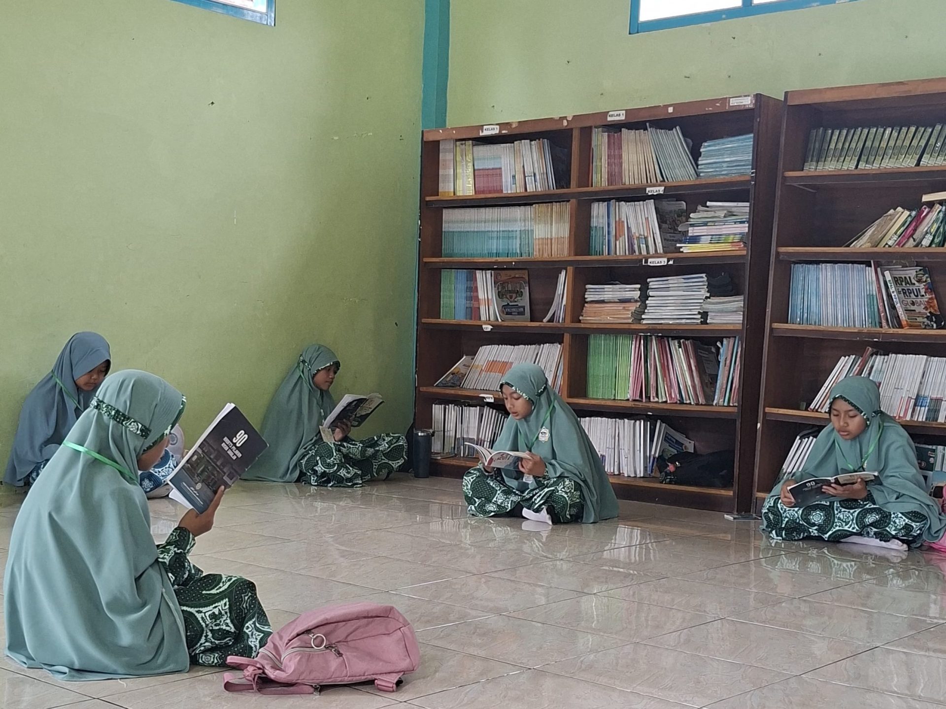 Santri SDAI eLKISI antusias murajaah hadis bersama jelang ujian untuk tuntaskan 90 hadis tematik